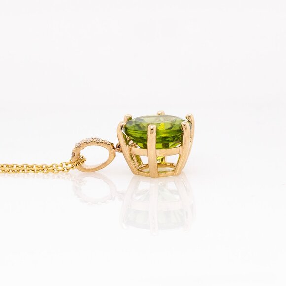 4.2cts Peridot Pendant in 14K Solid Gold with Natural Diamond Accents - Picture 7 of 8